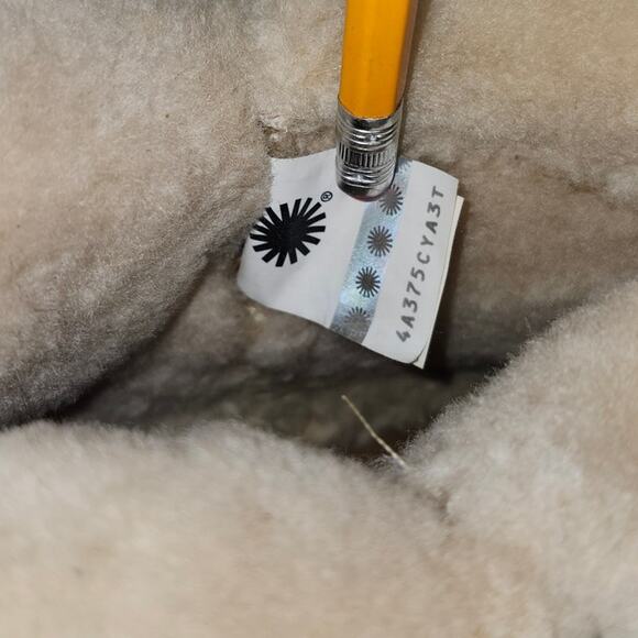 UGG Aika in Chestnut Women's Boots Size 7.5 Brown/White 1104069 - Picture 7 of 8